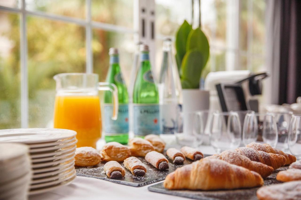 Pure Salt Garonda - Adults Only Hotel Playa de Palma  Kültér fotó A continental breakfast