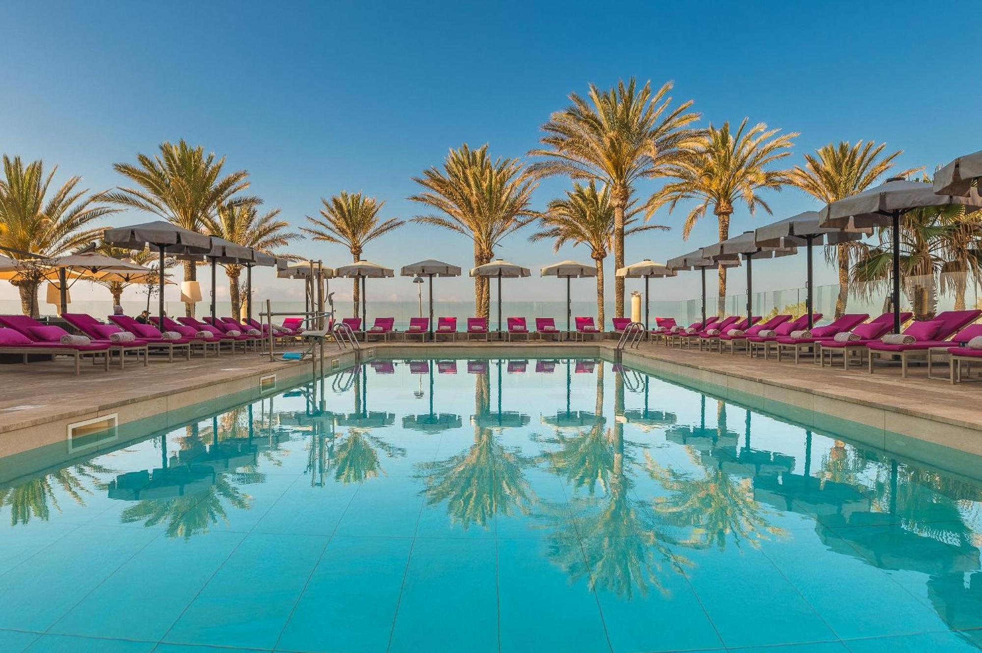 Pure Salt Garonda - Adults Only Hotel Playa de Palma  Kültér fotó The rooftop pool at the W Hotel in Marrakech