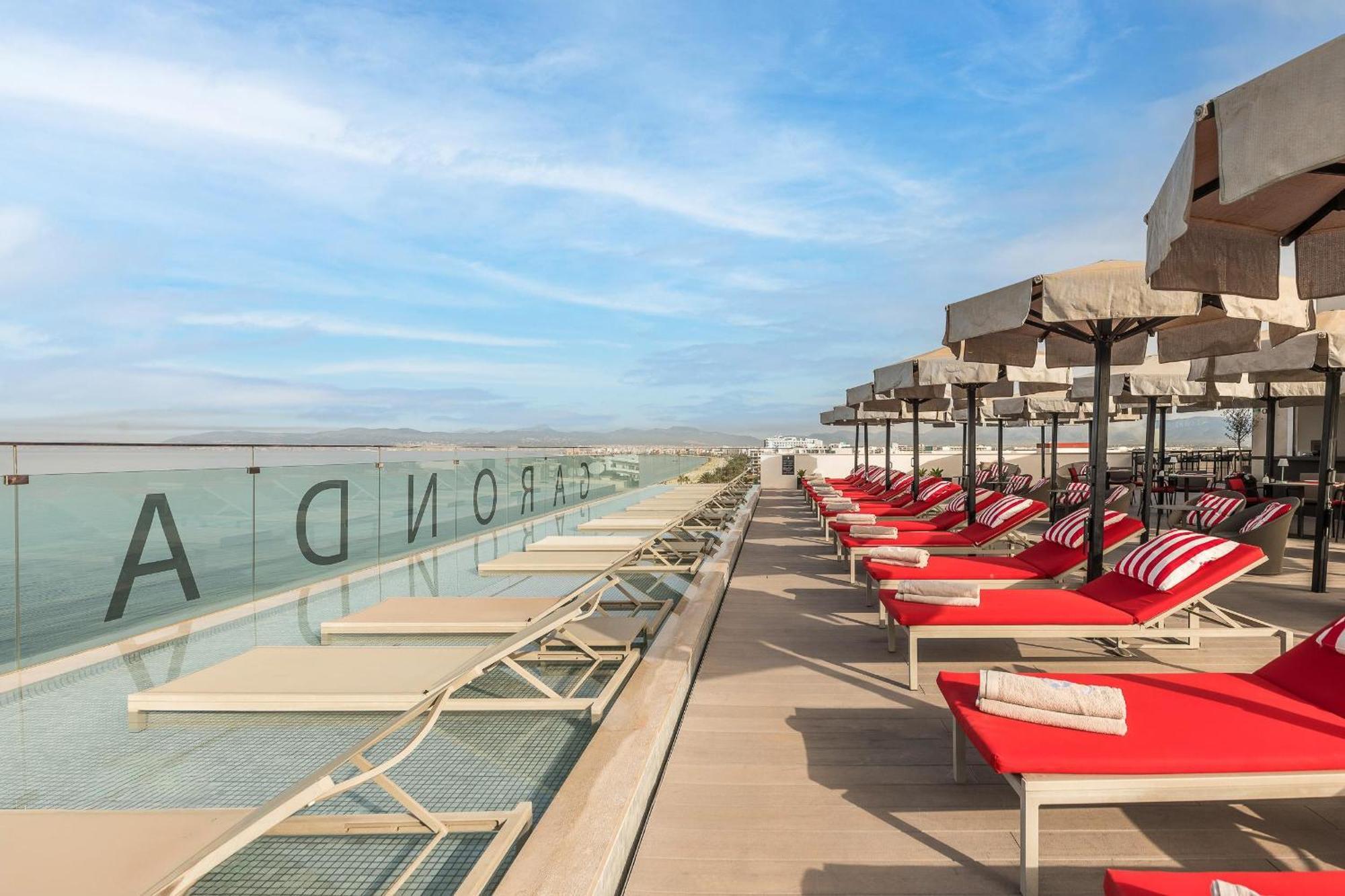 Pure Salt Garonda - Adults Only Hotel Playa de Palma  Kültér fotó The rooftop pool at the hotel